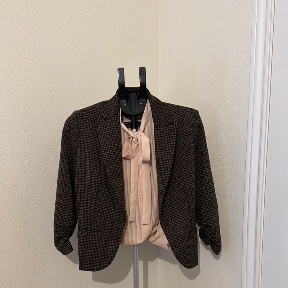 Amanda & Chelsea MediuWomen's Brown Blazer